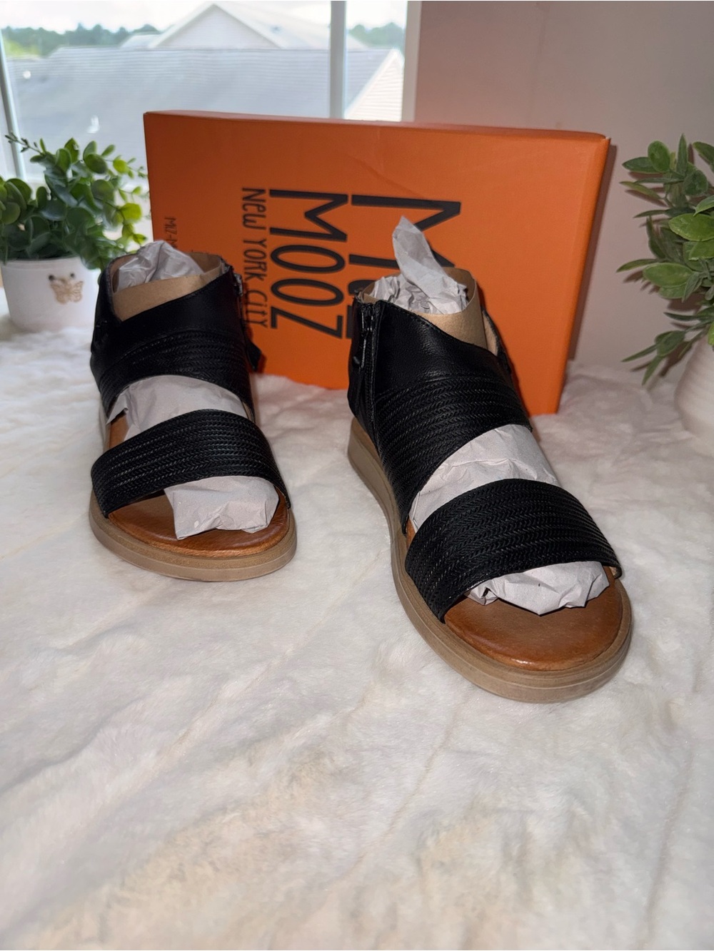 NWT - Miz Mooz Cece Leather Black Sandals - Size 38